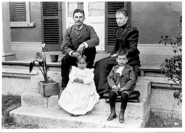 유진 벨 선교사가 한창 목포에서 활약하던 때의 가족사진 아내 로티 아들 헨리와 딸 샬롯