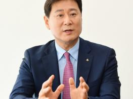 [인터뷰] 체육 진흥의  선진 정책 방향 설정 ,스포츠를 통한 도민의 화합, 소통 일궈갈터! 기사 이미지